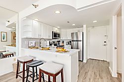 Ilikai Hotel Ocean-Marina View Condo 9th Floor