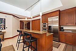Kolea 11C - Prepare meals in your gourmet kitchen with granite countertops, stainless-steel appliances