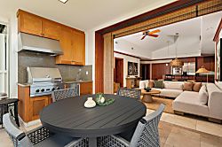 Kolea 11C - Step into your seamless indoor-outdoor oasis, where a fully equipped outdoor kitchen opens
