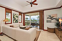 Kolea 11C - Sink into your plush sofa and enjoy tropical breezes drifting through from your private la