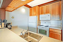 Kiahuna Plantation 98 (Building 16)