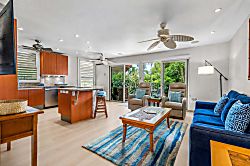 Hale Hui Kai 208 - Living area