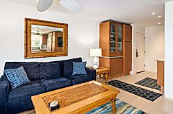 Hale Hui Kai 208 - Living area