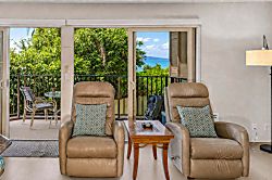 Hale Hui Kai 208 - Living area