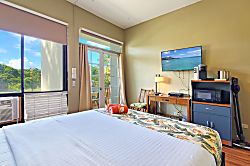 Waikiki Grand Studio with Diamond Head Views
