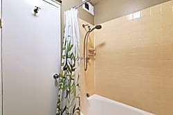 Waikiki Grand Studio with Diamond Head Views