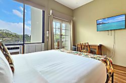 Waikiki Grand Studio with Diamond Head Views