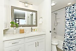 Waikiki Banyan #2412-T2