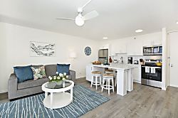 Waikiki Banyan #2412-T2