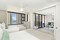 Waikiki Banyan #2412-T2