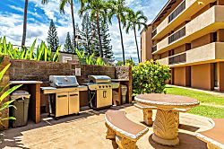 Maui Vista 2118 - Outdoor dining with a touch of island paradise