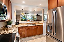 Royal Mauian 3bd Condo - Private kitchen