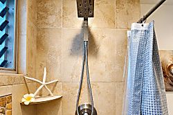 Royal Mauian 3bd Condo - Bathroom