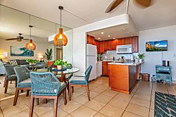 Kihei Beach Fourth Floor Condo - Private kitchen