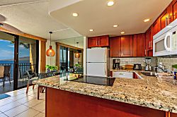 Kihei Beach Fourth Floor Condo - Private kitchen