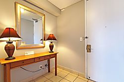 Waikiki Banyan 21st Floor Condo