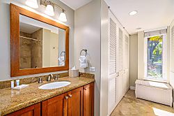 Palms at Wailea 705 - Bathroom