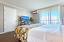 Luana Waikiki 15th Floor King Suite