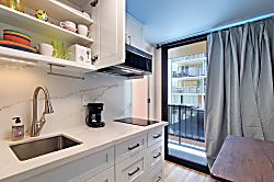 The Bamboo 701 - Dreamy King Studio