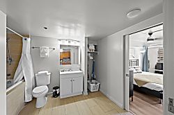 Ilikai Hotel Condo 2100