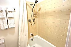 Waikiki Grand Hotel 805