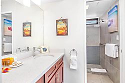 Waikiki Banyan 2601