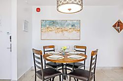 Waikiki Banyan 2601