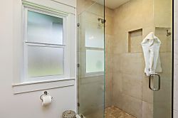 Kealoha Retreat: Golf Course & Lake Views