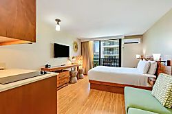 Bamboo Waikiki Studio 802