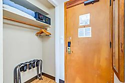 Bamboo Waikiki Studio 802