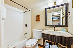 Bamboo Waikiki Studio 802