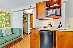 Bamboo Waikiki Studio 802