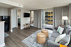 Waikiki 10th Floor Condo