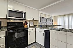 Diamond Head Oceanfront Suite #601