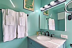 Mauka Makai Condo 203