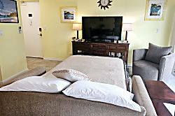 Mauka Makai Condo 203