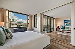 Waikiki Banyan #1105-T2