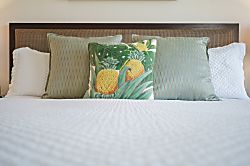 Waikiki Banyan #1105-T2