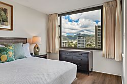 Waikiki Banyan #1105-T2