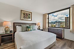 Waikiki Banyan #1105-T2