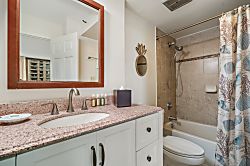 Waikiki Banyan #1105-T2