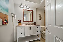 Waikiki Banyan #1105-T2