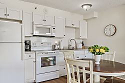 Waikiki Banyan #1105-T2