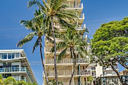 Diamond Head Beach Hotel Studio 404 - Stylish exterior design creating a great first impression