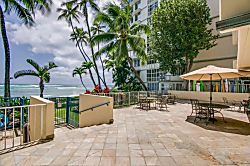 Diamond Head Beach Hotel Studio 404 - Spacious exterior amenity area with ocean views