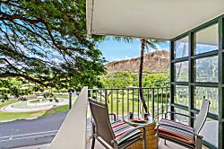 Diamond Head Beach Hotel Studio 404 - Peaceful balcony seating with the mountain