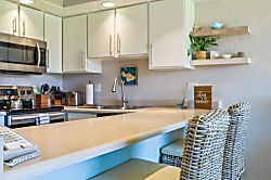 Papakea Resort Ocean View 1 Bedroom Condo - Full stocked Kitchen with break fast bar