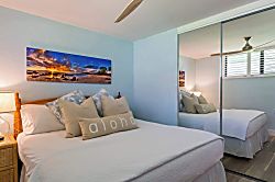 Papakea Resort Ocean View 1 Bedroom Condo - Plenty of storage in closet