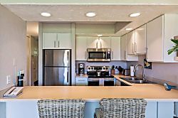 Papakea Resort Ocean View 1 Bedroom Condo - Private kitchen