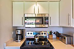 Papakea Resort Ocean View 1 Bedroom Condo - Private kitchen